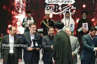 رویداد اعطای نشان مشهد از نمایی دیگر