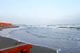 نجات جان جوان مشهدى از غرق شدن در درياى بابلسر توسط غریق نجات + فیلم