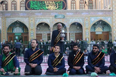 آیین تعویض پرچم گنبد حرم حضرت معصومه(س)