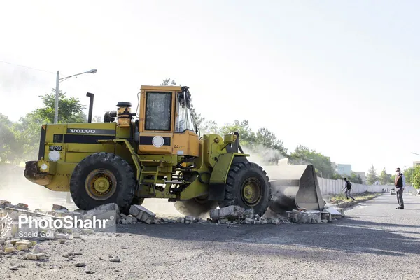 دیوار حائل شهرک پردیس و شهرک شهید بهشتی مشهد تخریب شد