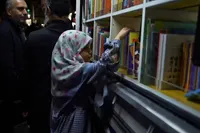کتابخانه‌های سیار، پابه‌پای مردم در خیابان | تخریب کامل ۲ کتابخانه در حملات آمریکایی-صهیونی علیه ایران