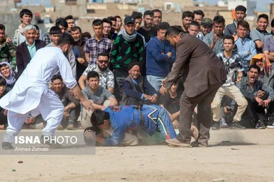 مسابقات کشتی سنتی افغانستانی‌ها به مناسبت نوروز در قم