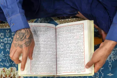 محفل انس با قرآن در زندان مرکزی مشهد