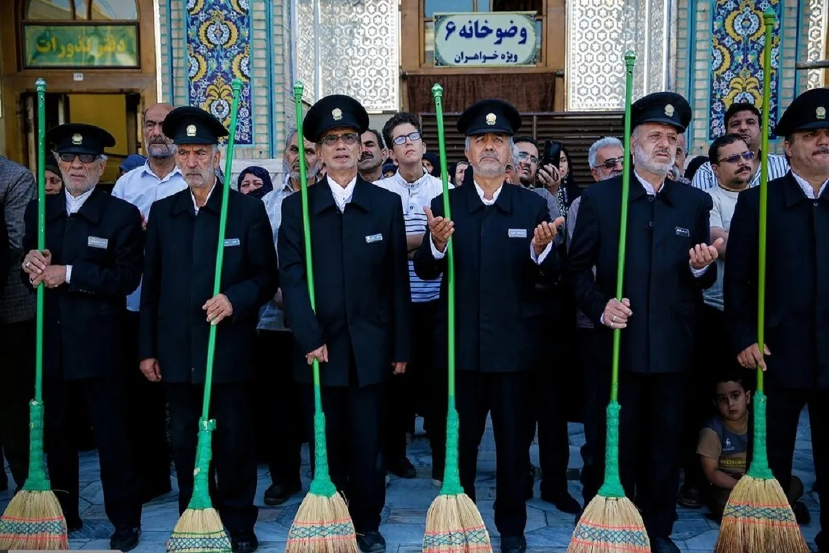 آیین اعطای احکام ۱۵۳ خدمه حرم مطهرامام رضا(ع) برگزار شد