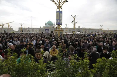 حضور و سخنرانی رهبر انقلاب در اجتماع زائران و مجاوران حرم مطهر رضوی- ۲