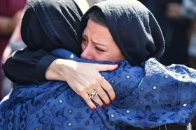 عکس&zwnj;هایی از حضور هنرمندان در مراسم یادبود رضا داوودنژاد