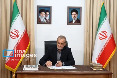 گزارش تصویری | لحظه امضای یادداشت تفاهم اسلام آباد توسط رئیس جمهور مسعود پزشکیان