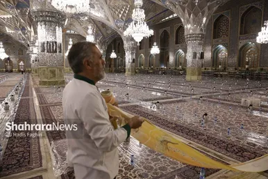 عکس| سفره افطار در حرم مطهر رضوی در شب میلاد امام حسن مجتبی(ع)