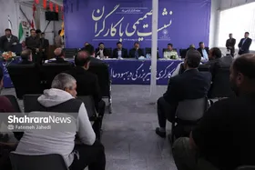 گزارش تصویری | نشست صمیمی با کارگران در ایست&zwnj;کار میدان امام&zwnj;حسین(ع) مشهد (۱۱ اردیبهشت ۱۴۰۴)