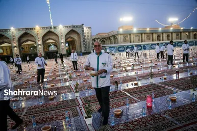 ضیافت افطاری زائران حرم مطهر رضوی