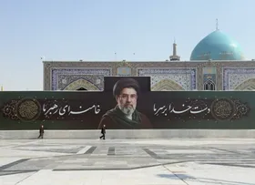 اکران دیوارنگاره ۱۵۰ متری بیعت باسومین رهبر انقلاب در صحن پیامبر اعظم (ص)
