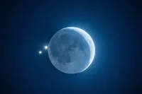 تصاویری از اختفای ماه و زهره در آسمان ایران (۲۳ شهریور ۱۴۰۵)