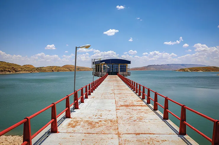 به سختیِ آب خوردن