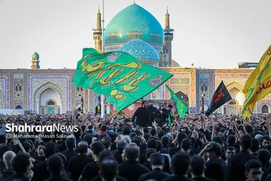 تصاویری از آئین چهارپایه خوانی عصر شهادت امام رضا (ع) در حرم مطهر رضوی