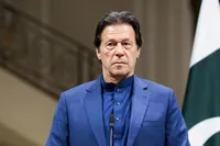 عمران خان، از قهرمانی در جام جهانی تا نخست‌وزیری پاکستان + عکس