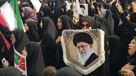 اجرای نقش دوگانه توسط زنان کشور در جنگ| حضور بانوان در صحنه&zwnj;های مختلف، پیامی روشن برای دشمنان دارد