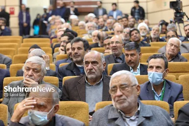 رونمایی از کتاب متولد چهل و دو
