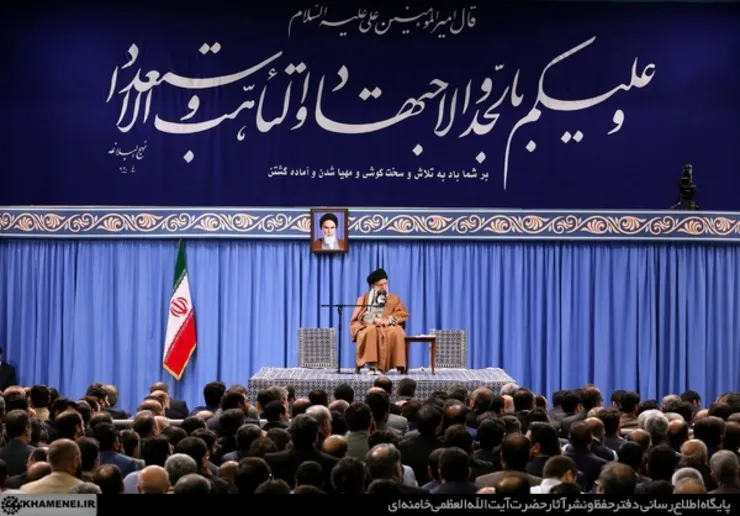 در عرصه‌ی جنگ اقتصادی دشمن را به طور قاطع عقب خواهیم زد
