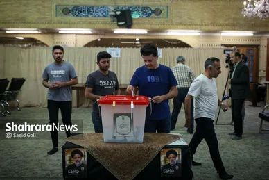 عکس‌هایی از دور دوم انتخابات ریاست جمهوری در مشهد (۴)