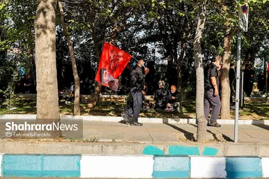 گزارش تصویری | اقامه نماز بر پیکر قائد شهید در خیابان های اطراف مصلی تهران
