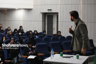 اولین روز برگزاری رویداد رسانه‌ای رج در کارخانه نورآوری مشهد
