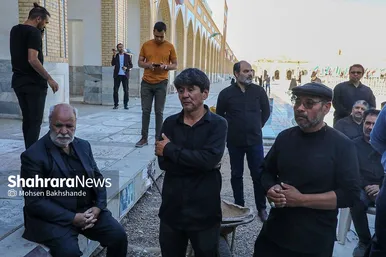عکس‌هایی از تشییع پیکر پدر خداداد عزیزی در مشهد