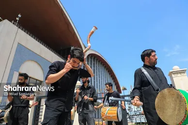 گزارش تصویری | بدرقه خانواده شهدای مدرسه «شجره طیبه» میناب در ایستگاه راه‌آهن مشهد