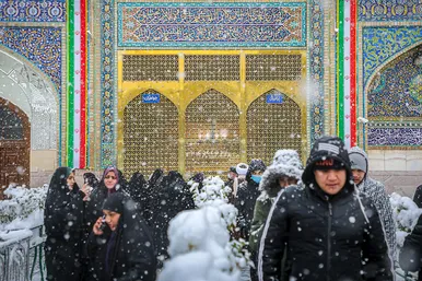 بارش برف در حرم مطهر رضوی