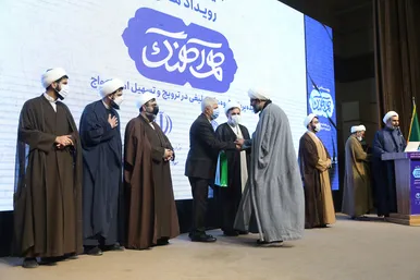 بازدید وزیر ورزش و جوانان از نمایشگاه «هم آهنگ» 