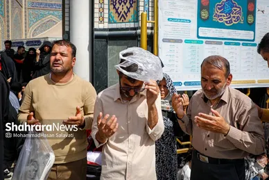گزارش تصویری | لحظه تحویل سال در حرم مطهر امام رضا (ع)