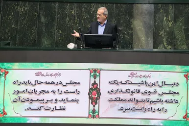 عکس | تقدیم لایحه بودجه سال ۱۴۰۴ از سوی رئیس جمهور به مجلس