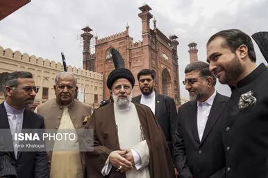 رئیسی به آرامگاه اقبال لاهوری رفت
