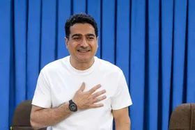 بازدید همایون شجریان از میدان آزادی با موتور قبل از کنسرتش + فیلم