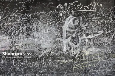 گزارش تصویری | از دلتنگی برای رهبر شهید تا آرزوی مرگ ترامپ در دیوار نوشته‌های مصلی