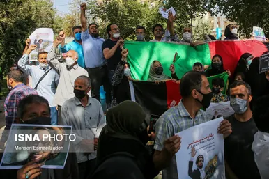 تجمع افغانستانی‌های مقیم تهران و مشهد در مقابل کنسولگری پاکستان