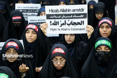 گزارش تصویری | حمایت دانش‌آموزان مشهدی از دختران محجبه جمهوری آذربایجان (۲۲ مهر ۱۴۰۵)