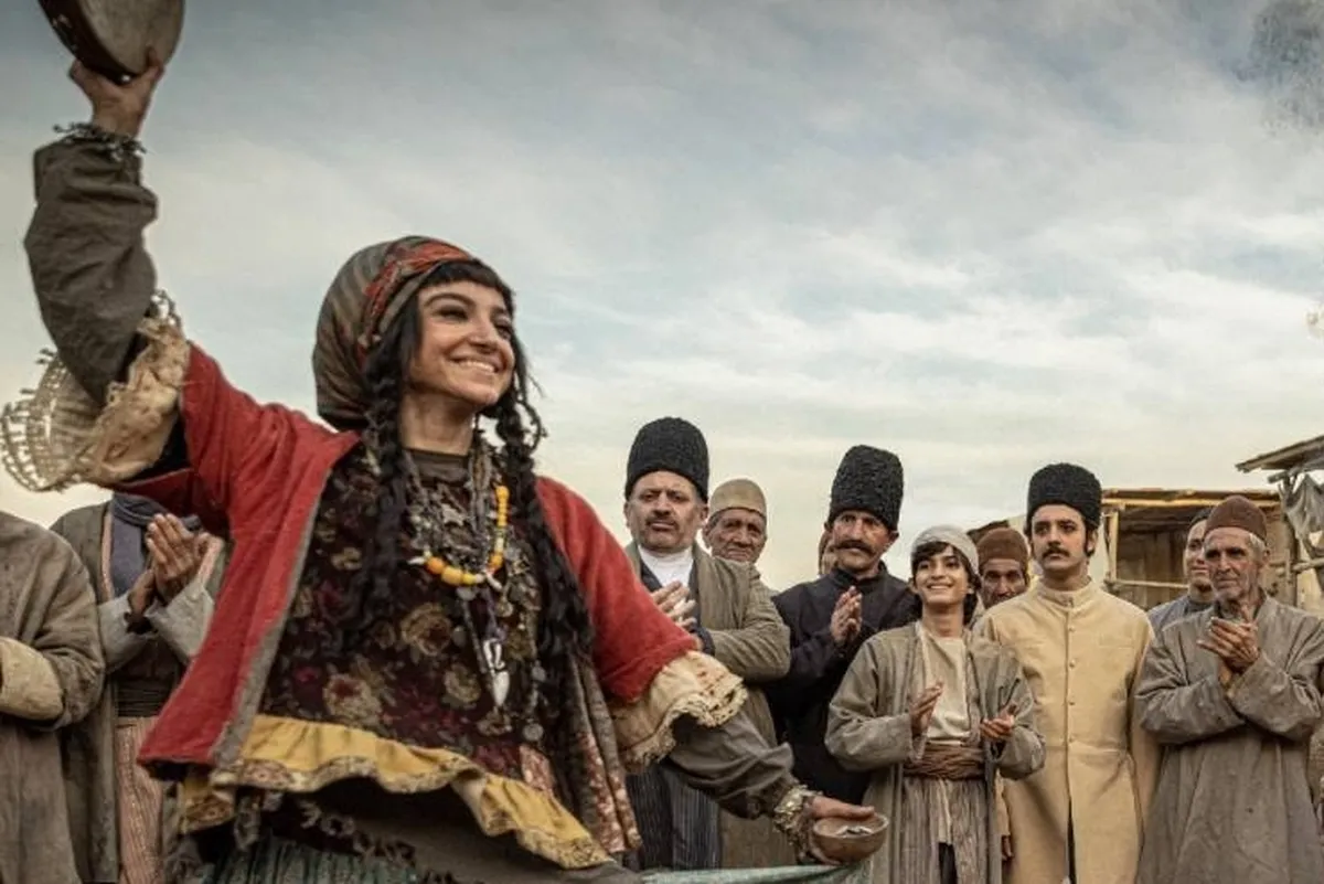 «سرخ و سیاه» آیدا پناهنده به اکران آنلاین رسید + فیلم و بازیگران
