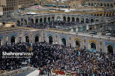 گزارش تصویری | لحظه تحویل سال در حرم مطهر امام رضا (ع)