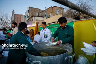 گزارش تصویری | بزرگ‌ترین سفره افطار جهان اسلام در جوار حرم مطهر امام‌رضا(ع)