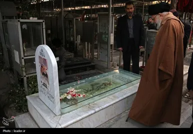گزارش تصویری | حضور رهبر انقلاب اسلامی در حرم مطهر حضرت امام خمینی (ره)