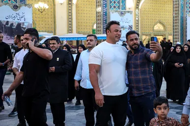 عرض ارادت قهرمانان ورزش ایران در بارگاه منور رضوی