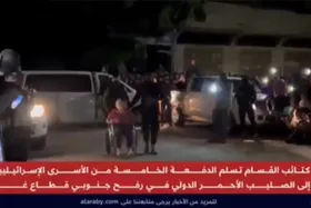 تصاویر تحویل اسرای اسرائیلی به صلیب سرخ + فیلم