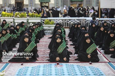 گزارش تصویری | تعویض پرچم گنبد حرم مطهر رضوی در صبح ولادت امام رضا (ع)