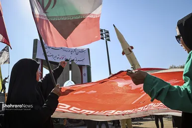 گزارش تصویری | تشکیل بزرگترین زنجیره انسانی جان فدا توسط مردم و دانشجویان مشهدی در دانشگاه فردوسی