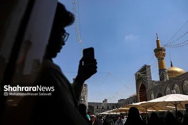 مجموعه عکس | تعویض پرچم گنبد مطهر رضوی به احترام شهادت رئیس جمهور و هیئت همراه