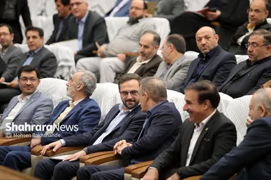 گزارش تصویری | بدرقه پیکر شهید گمنام دفاع مقدس در همایش سالیانه بسیجیان در مشهد