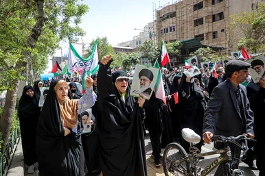 راهپیمایی ضدصهیونیستی نمازگزاران مشهدی و حمایت از عملیات وعده صادق سپاه