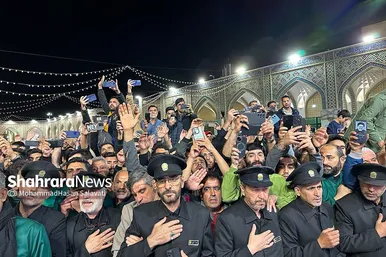 استقبال زائران و مجاوران حرم امام‌رضا(ع) از پیکر شهید امیرعبداللهیان