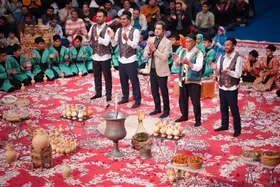 ویدئو| مولودی خوانی پرشور با لهجه زیبای کُرمانجی در مهدیه معلی
