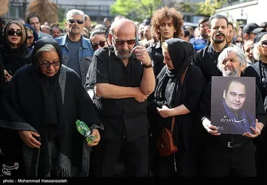 عکس‌هایی از تشییع پیکر رضا داودنژاد